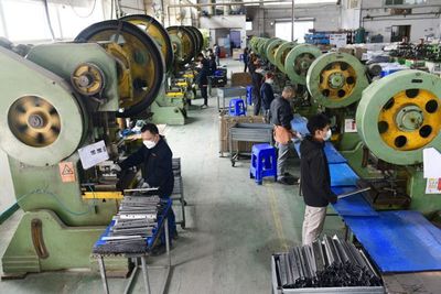 新廠忙裝修,返崗員工忙趕億元訂單