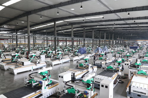 山東濟南大型板式家具數控設備生產廠,產品涵蓋數控開料機 六面鉆 封邊機